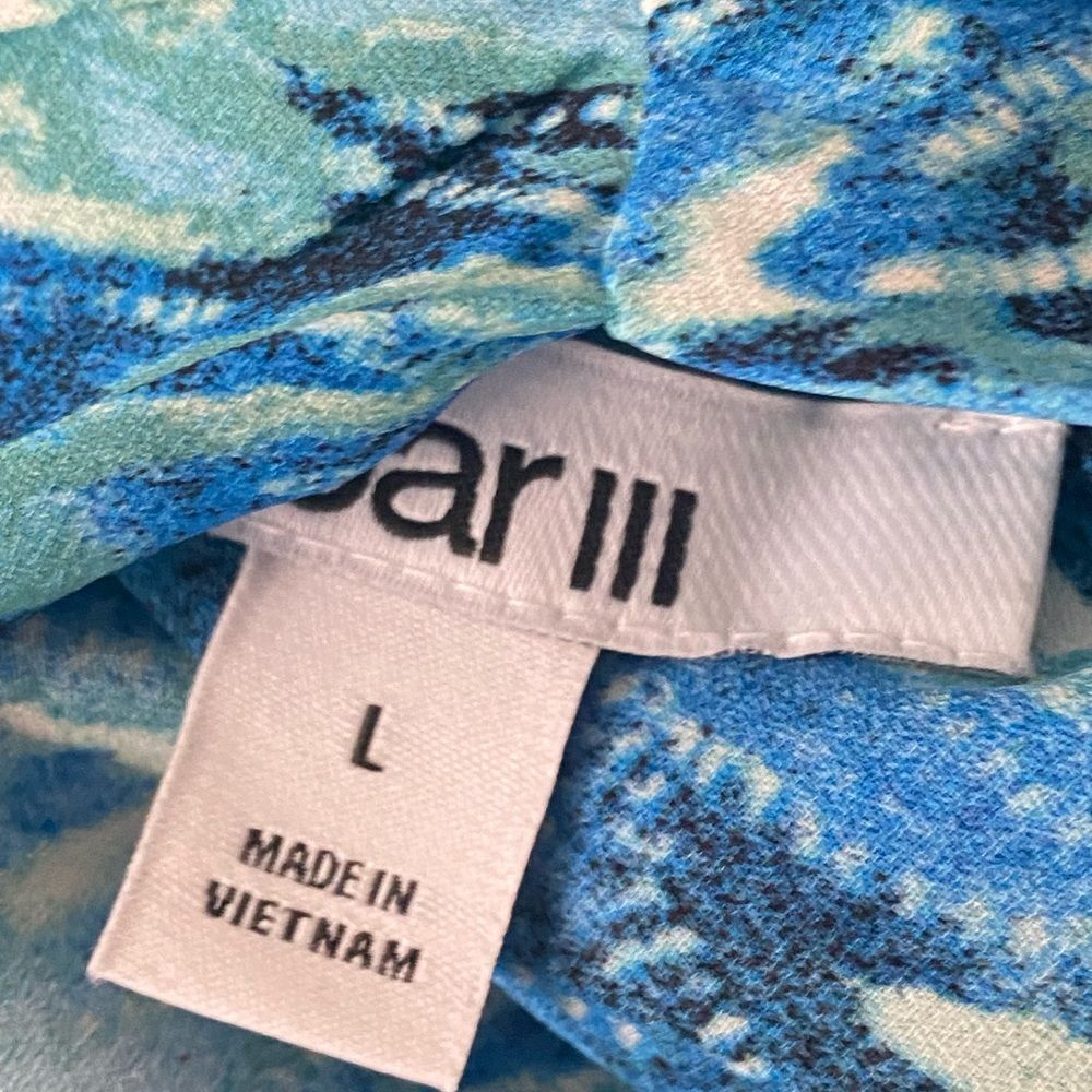 NWOT Bar III Sleeveless Blue Print Blouse with Neck Tie. Size Large. - Picture 6 of 8